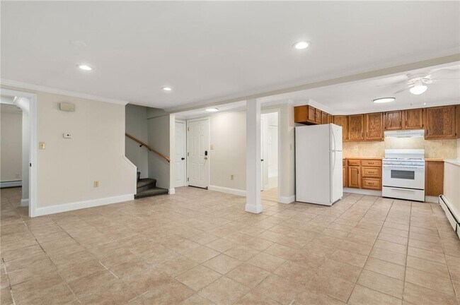 Building Photo - 99 Cove St