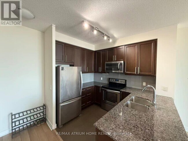 Photo du bâtiment - 3975-3975 Grand Park Dr
