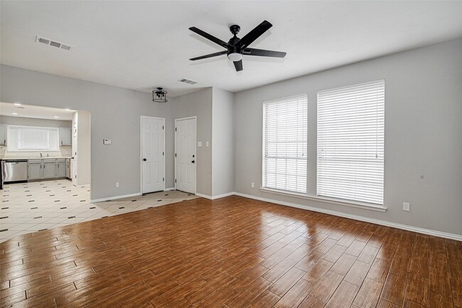 Building Photo - 120 N Flaxseed Ln