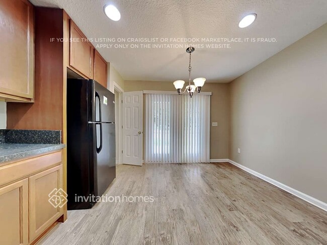 Building Photo - 12563 Pine Marsh Way