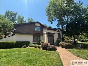 Building Photo - 514 Sayre Dr