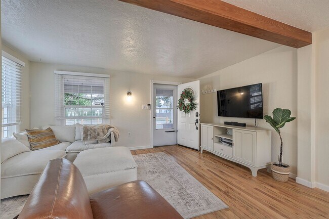 Foto del edificio - Charming Hillsboro Bungalow with RV Parking & Modern Upgrades!