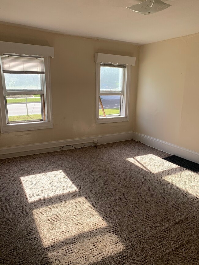 Building Photo - 603 2nd Ave