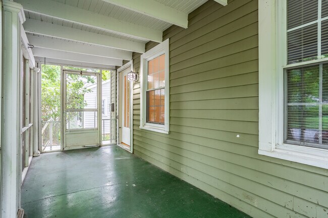 Building Photo - 4646 Rookwood Ave