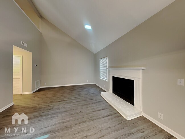 Foto del edificio - 3268 Priest Woods Dr