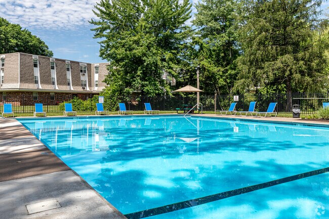 Piscina - The Glenbrook at Rocky Hill