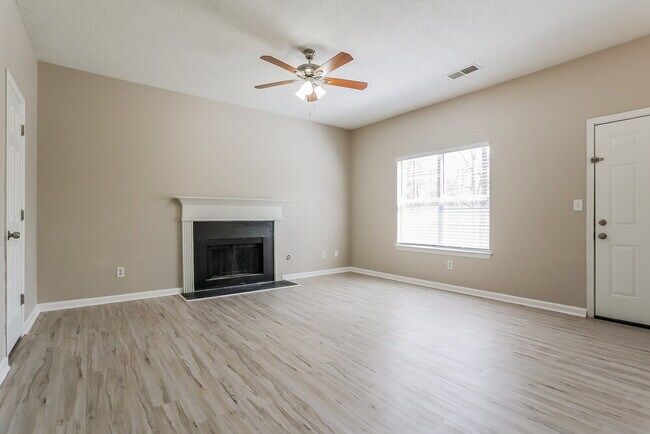 Foto del edificio - 3179 Lower Creek Dr