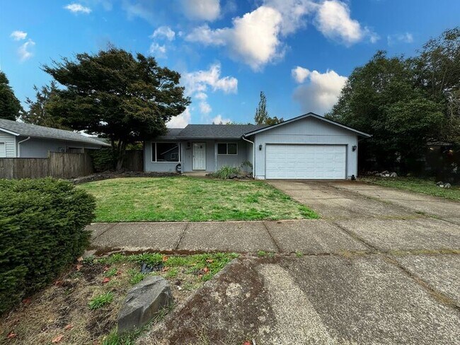 Building Photo - 2083 Amirante St