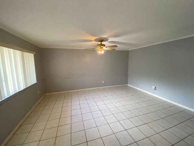 Building Photo - Raintree Condo