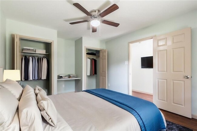 Building Photo - 5402 Sheraton Oaks Dr