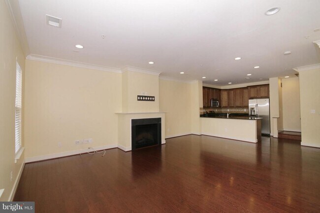 Foto del edificio - 3945 Old Dominion Blvd