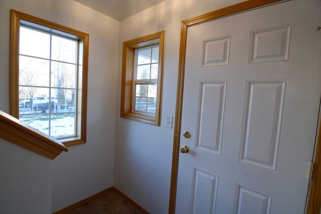 Building Photo - Midtown 3 Bed Condo with Bridger Views