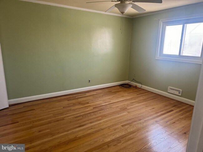 Foto del edificio - 7442 Forrest Ave