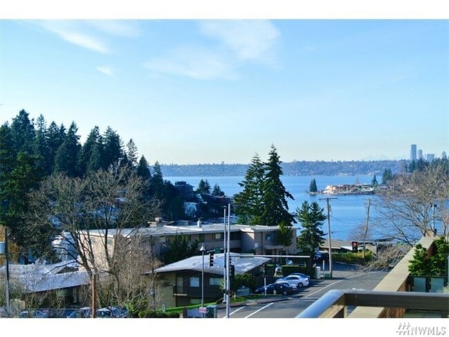 Building Photo - 2Bd/2Ba Bellevue Condo