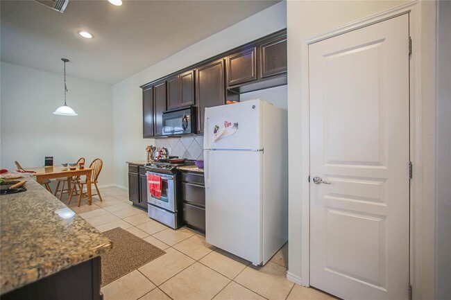 Building Photo - 6410 Guilford Glen Ln