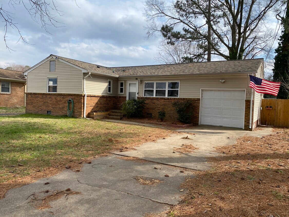 Primary Photo - 305 Butrico Rd