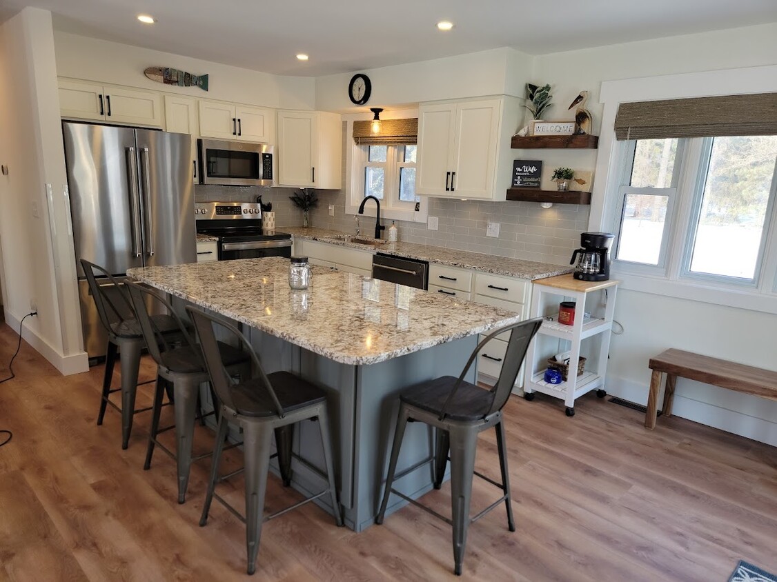 Beautiful eat in kitchen - 2836 Sleepy Hollow Rd