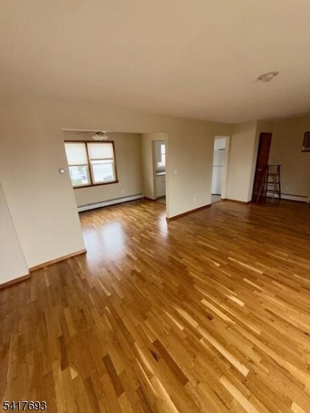 Foto del edificio - 293 Adriana St