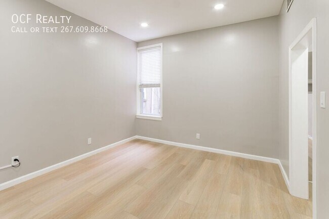 Building Photo - 2827 W Girard Ave