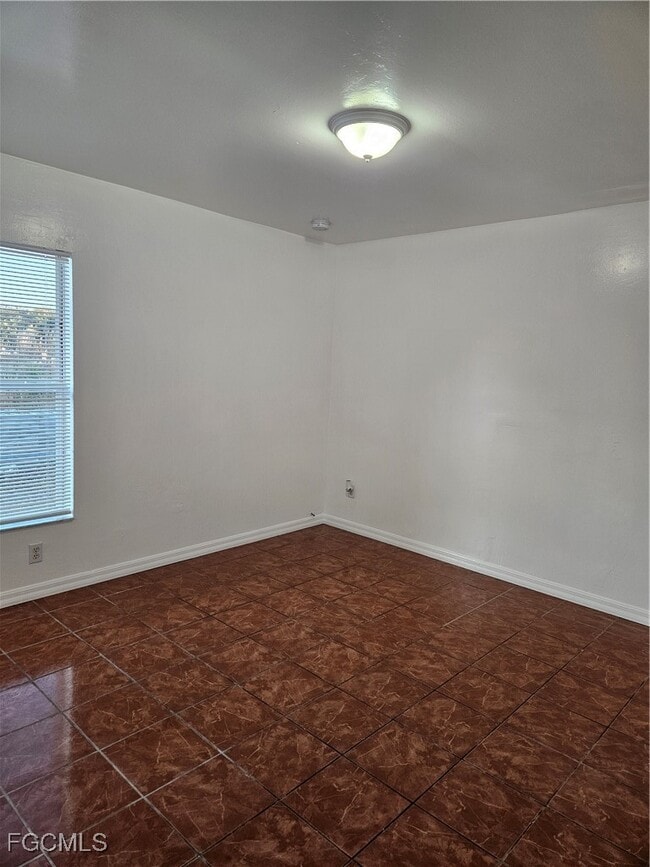 Building Photo - 2511 Sunniland Blvd