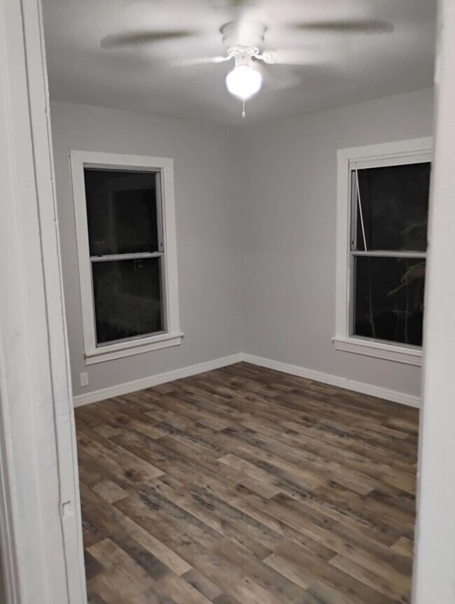 Foto del edificio - 112 E Morris St