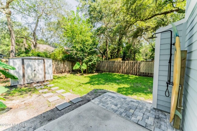 Building Photo - 798 Main St