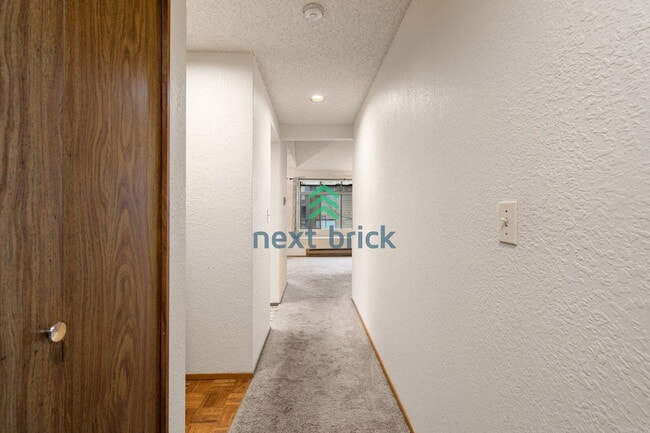 Foto del edificio - 2 BED & 2 BATH CONDO FOR RENT