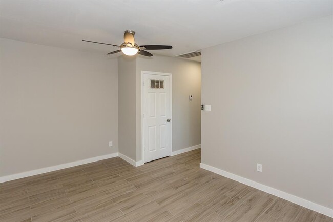 Building Photo - 203 N Milby St