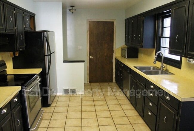 Building Photo - 891 Syringa Dr