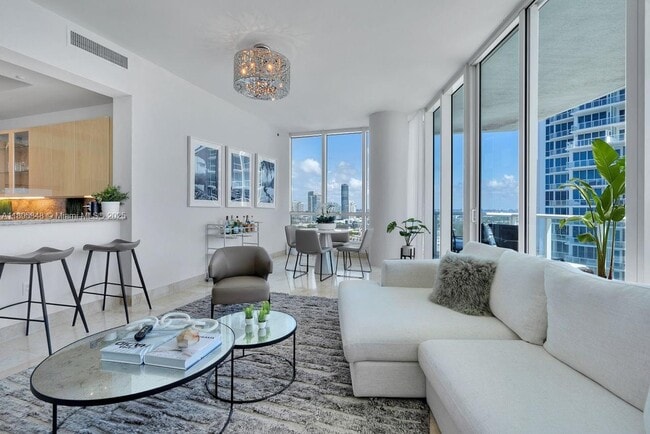 Foto del edificio - 100 South Pointe Dr