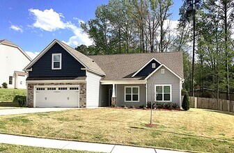 Building Photo - 104 White Ash Ln
