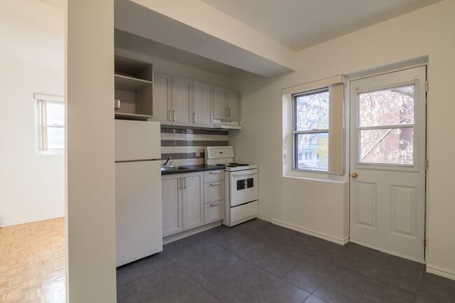 Building Photo - 539 Rue Prince Arthur O