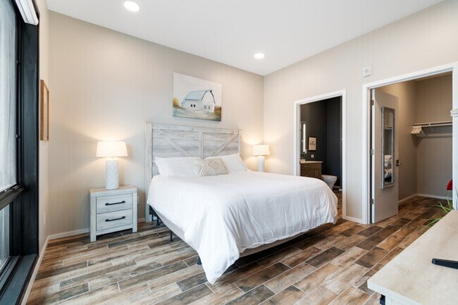 Foto del edificio - NEW Listing!! Near Gulch, Gym, Pool, Free ...