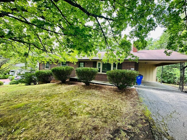 Building Photo - 604 Kelsey Ln