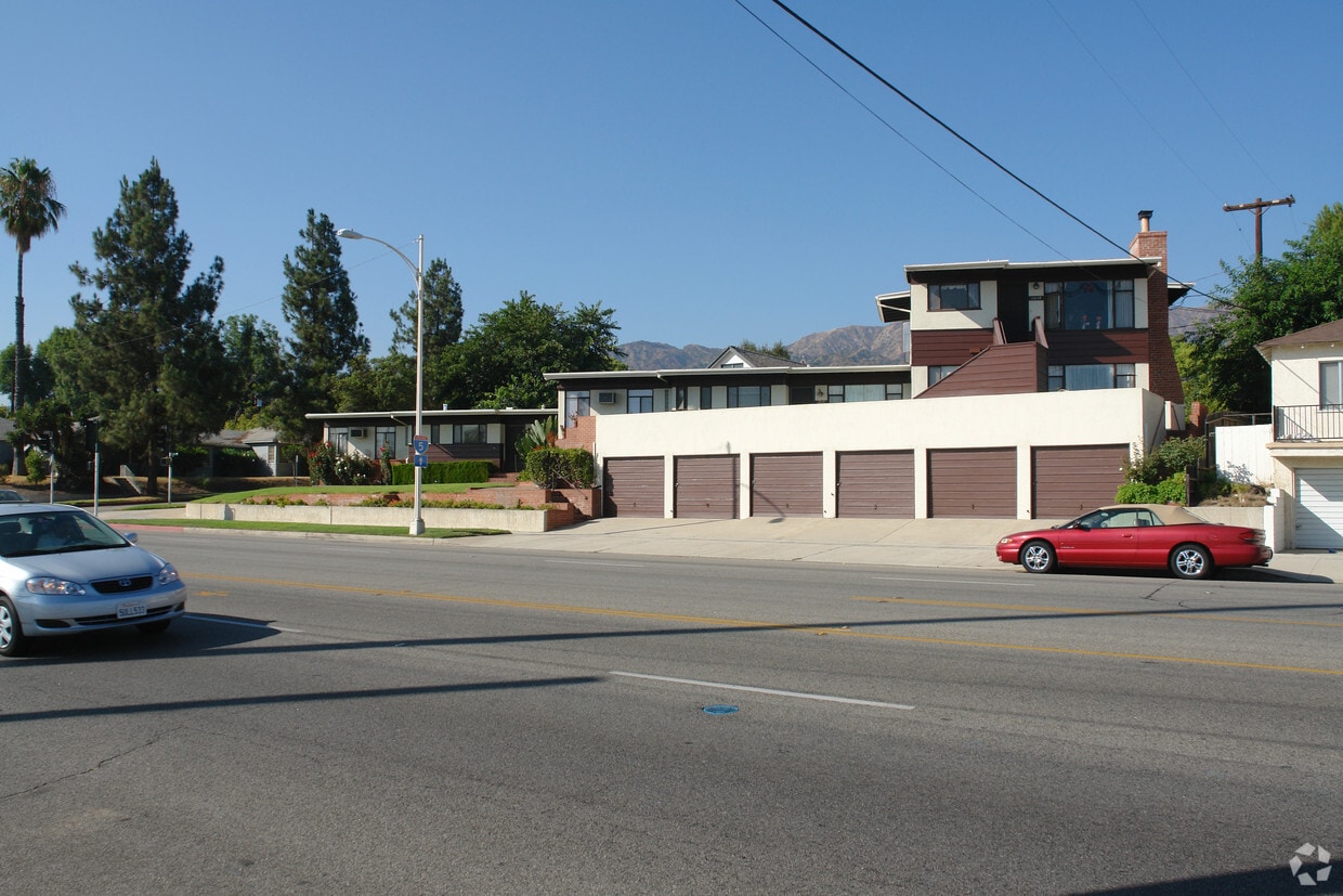Building Photo - 1014 N Glenoaks Blvd