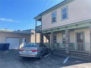 Building Photo - 585 Main St