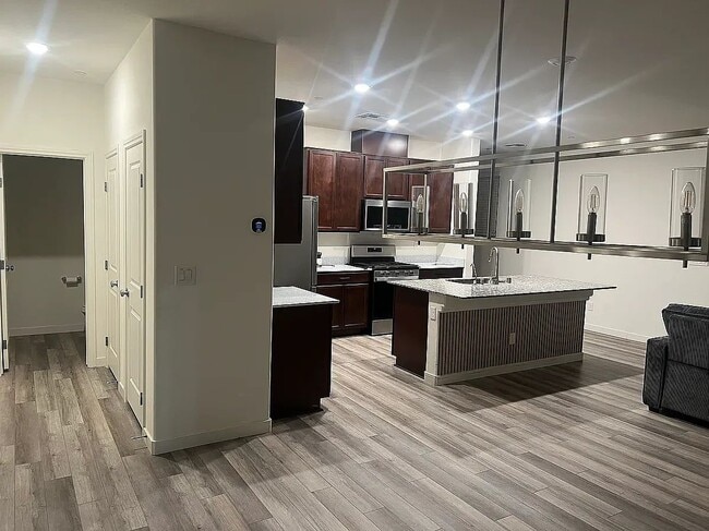 Medio baño en la planta baja - 2986 Saltillo Ln