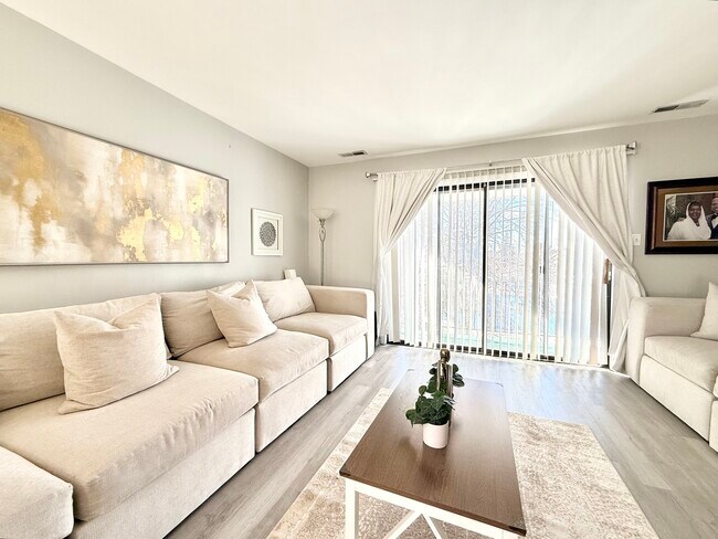 Foto del edificio - 10405 Mansfield Ave