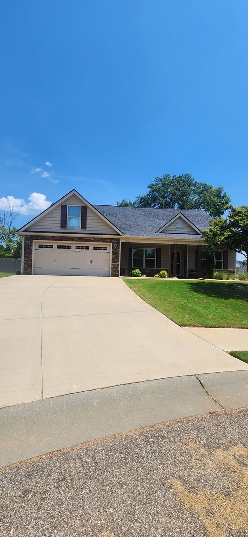 Building Photo - 4br. Gated Community Minutes From I85