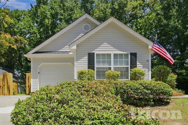 Building Photo - 562 Chisolm Way