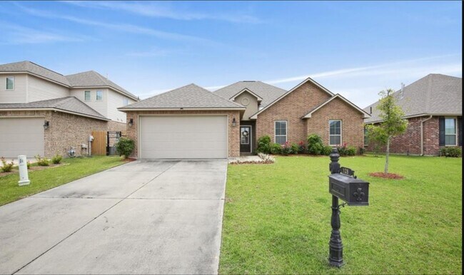 Building Photo - 128 E Lake Ct