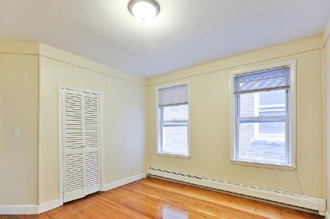 Foto del edificio - 129 Cottage St