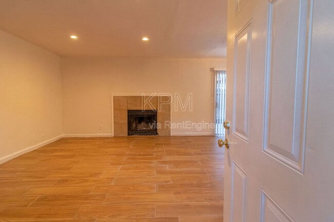 Foto del edificio - 7409 Village Green Dr