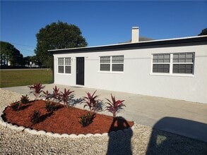 Building Photo - 204 1st St