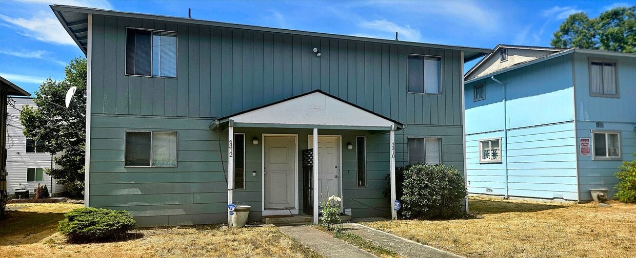 Foto del edificio - Cedar St. 2bed/1.5 bath duplex