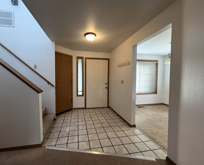 Foto del edificio - South Marysville Duplex - Avail Now!