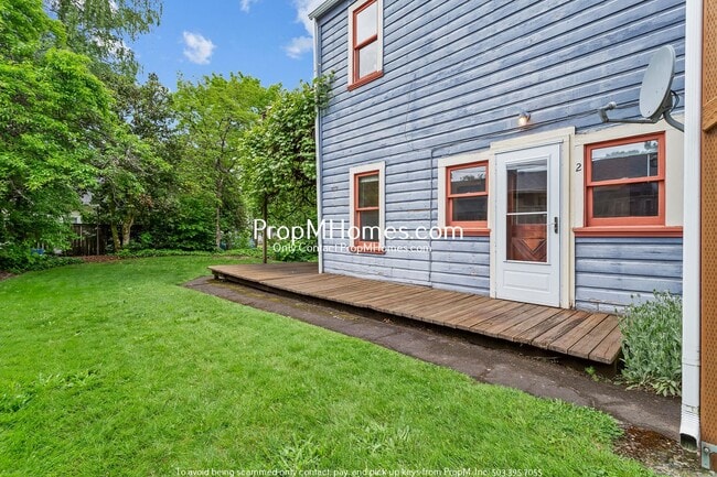 Building Photo - 1102 SE Umatilla St