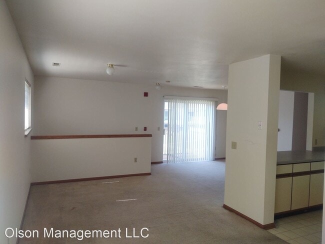 Building Photo - 300-314 Olson Ct