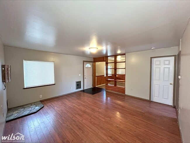 Building Photo - Large 3bd/1.5ba House in Selah, WA with a Large Backyard!