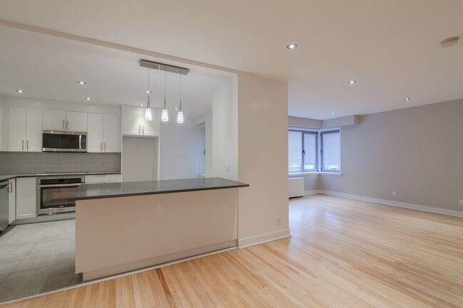 Photo du bâtiment - 3495 Rue de la Montagne